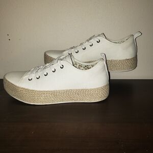 Bobs by Skechers White Lace Up Shoes With A Touch Of Hemp On The Outer Sole 8.5